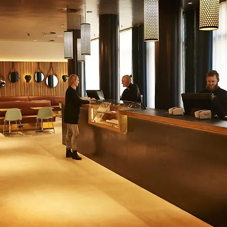 Hostal Danhostel & *