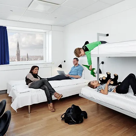 Hostal Danhostel & *