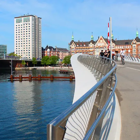 Vandrerhjem Danhostel & *