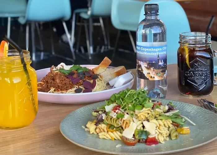 Vandrerhjem Danhostel & *